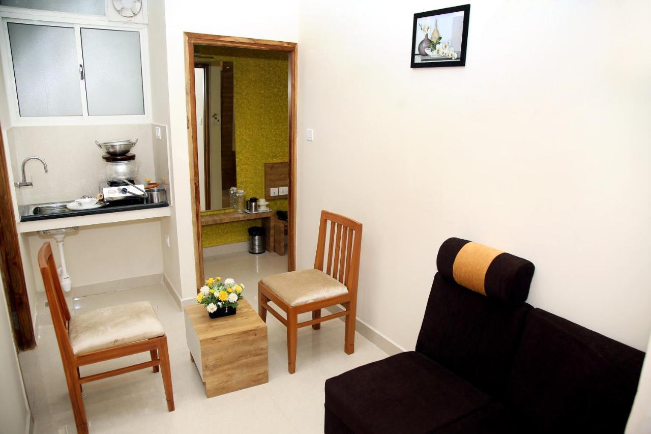 Apollo Court Hotel Chennai Exterior foto